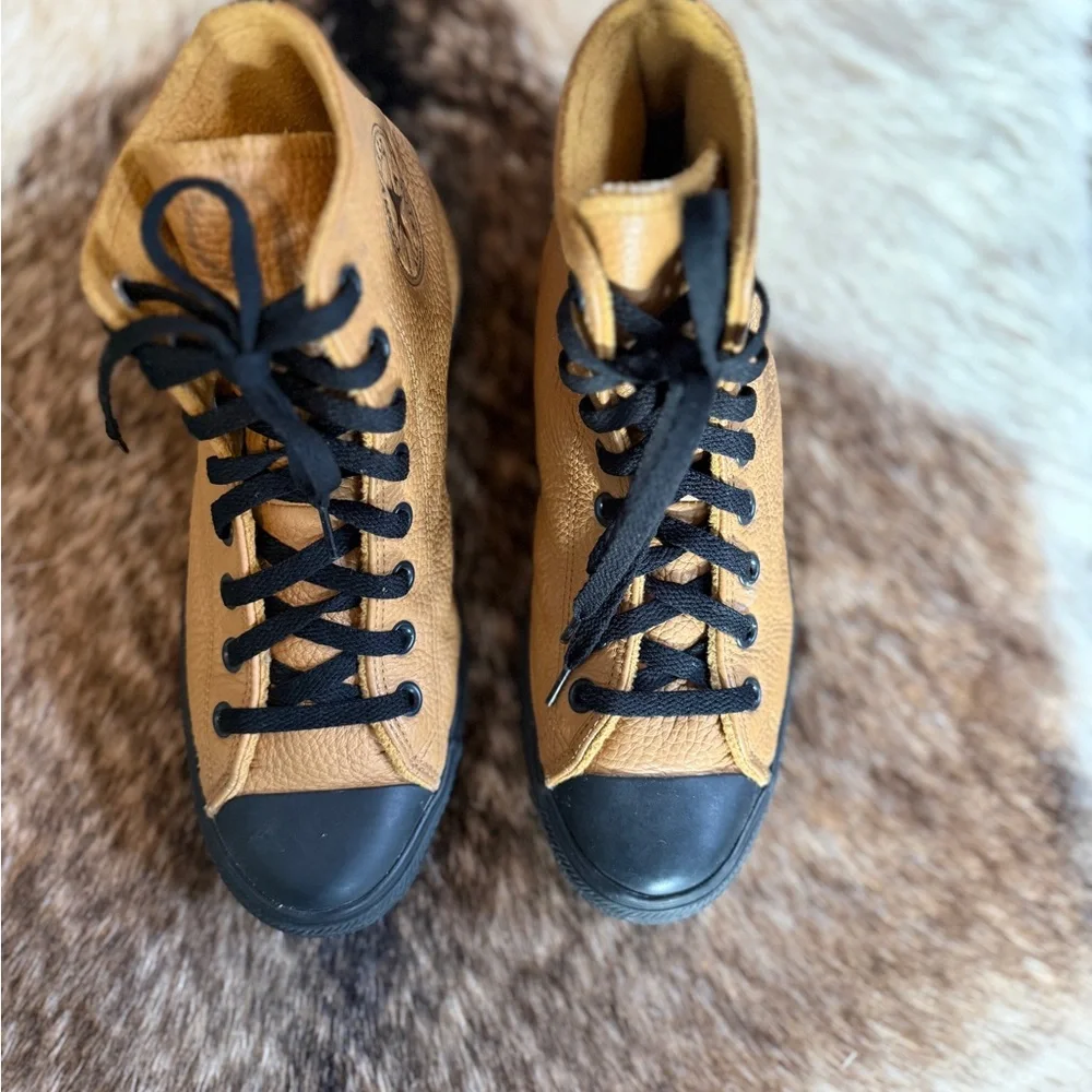 Converse chuck Taylor all star lined Tan and Black leather High-Top Sneakers - Picture 5 of 10